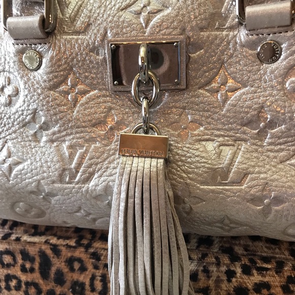 RARE AF Louis Vuitton Comete Bag in Peach Shimmer - LIKE NEW 🤩 Britney Spears - Picture 7 of 15